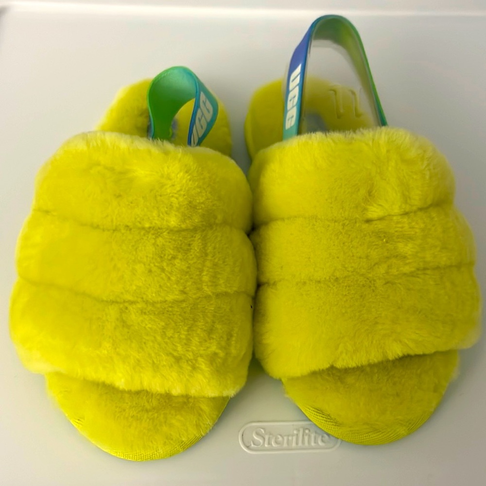 UGG SLIDES